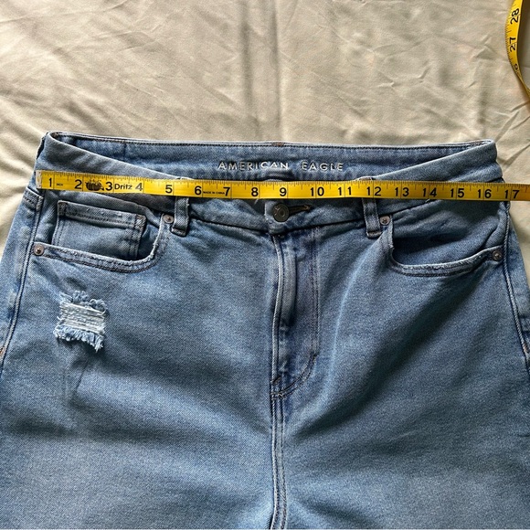 American Eagle Lightly Distressed Stretch Curvy Mom Jean | Size 14 SHORT - Picture 13 of 16